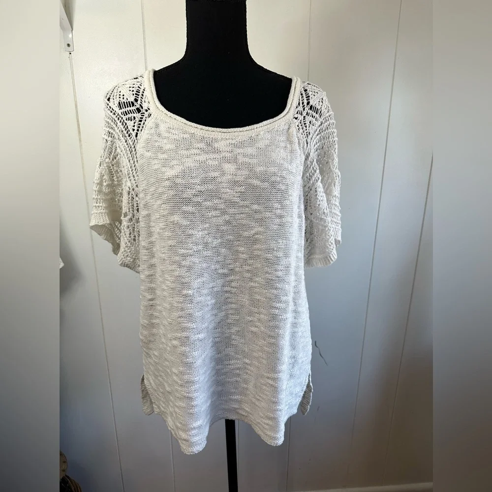 Maurice’s Short Sleeve Women’s Cream Sweater Size Medium